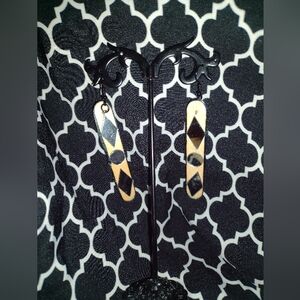 BLACK AND WHITE With Tiny Mirrors